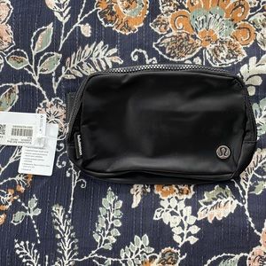 Lululemon Everywhere Belt Bag